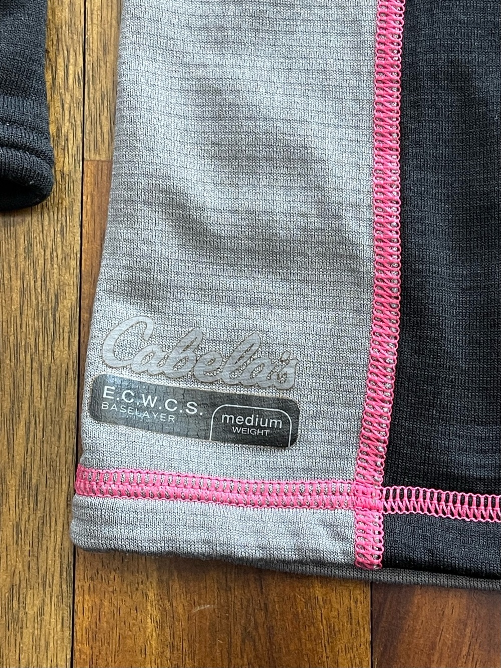Cabela's women’s Thermal base layer Pink and black medium two piece long sleeve - Picture 9 of 11